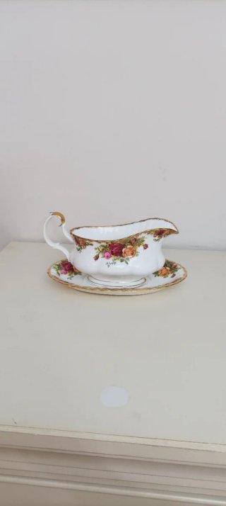 Salsera Royal Albert con plato