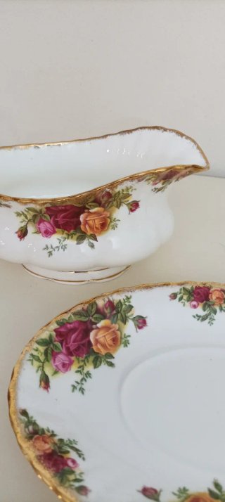 Salsera Royal Albert con plato