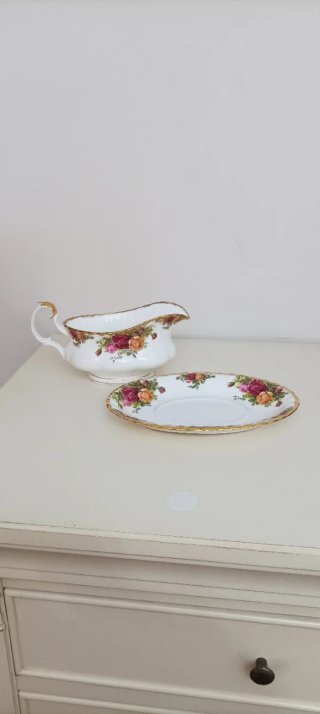 Salsera Royal Albert con plato