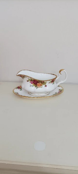 Salsera Royal Albert con plato