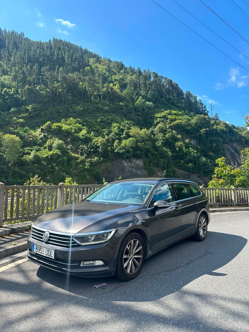 Volkswagen Passat 2015 - foto 1