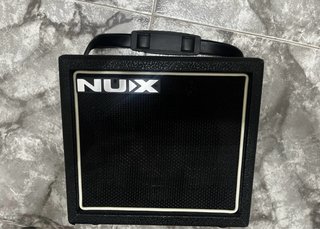 Guitarra Eléctrica Squier Mini + Amplificador NUX
