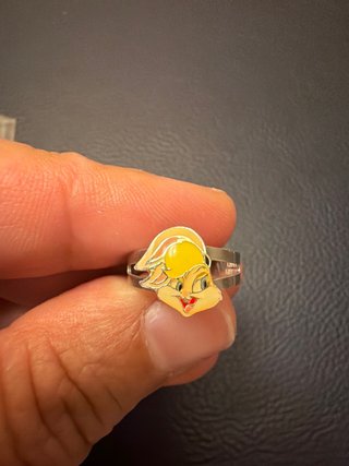 Sortija de plata con personaje animado