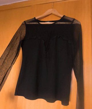 Camiseta negra transparencias