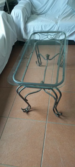 Tavoli ausiliari in vetro e metallo