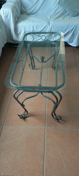 Tavoli ausiliari in vetro e metallo