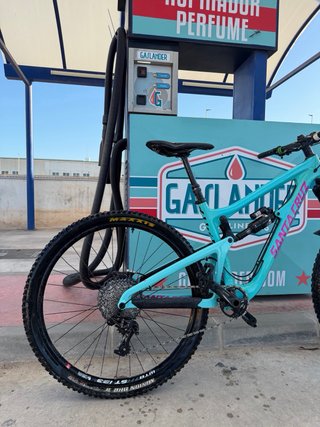 Santa Cruz Nomad 3 Carbono