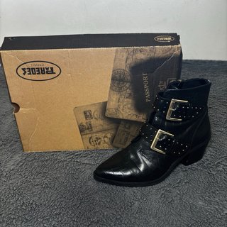 Botines Negros Efecto Cocodrilo | (Stradivarius)