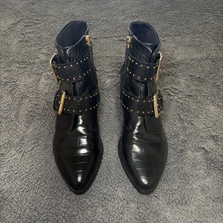 Botines Negros Efecto Cocodrilo | (Stradivarius)