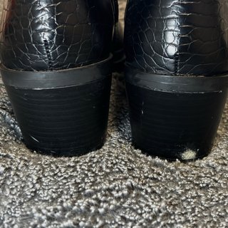 Botines Negros Efecto Cocodrilo | (Stradivarius)