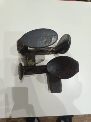 2 yunques de zapatero antiguos.