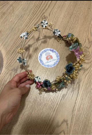 Corona o tocado de flores para comunión o damita.
