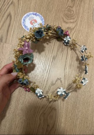 Corona o tocado de flores para comunión o damita.