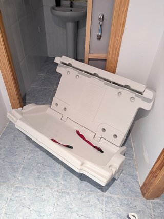 Cambiador Profesional Rubbermaid