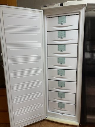 Congelador vertical con cajones