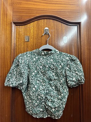 Blusa Zara floral verde talla S