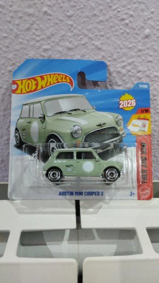 Hot Wheels Austin Mini Cooper S.