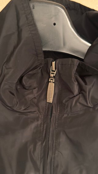 Giacca Balenciaga nera con stemma
