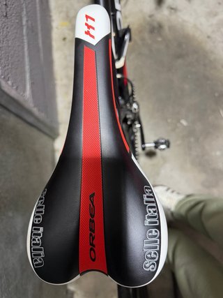 Bicicleta Orbea Avant Negra y Roja