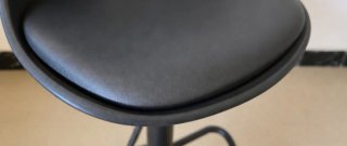 Silla alta giratoria regulable negra