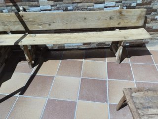 Banco de madera rústico antiguo