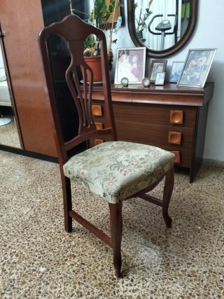 Sillas de comedor de madera y tela