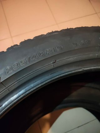 Neumáticos 235/40/19