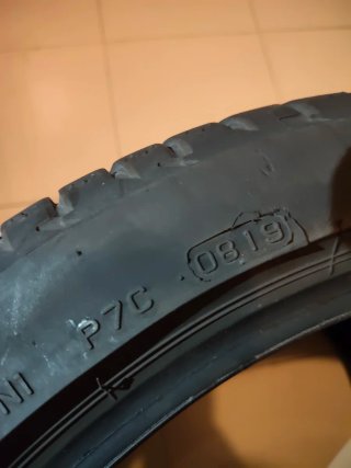 Neumáticos 235/40/19