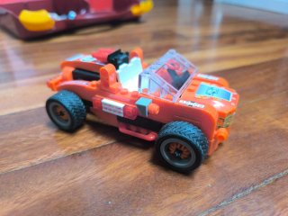 Coche deportivo tipo Lego con cuerda