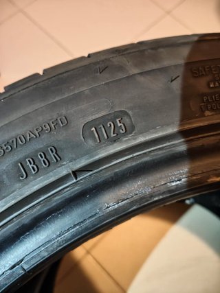 Neumaticos 235/45/17