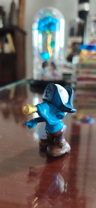 Figura Pirata Azul con Telescopio