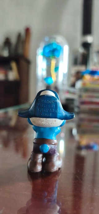 Figura Pirata Azul con Telescopio