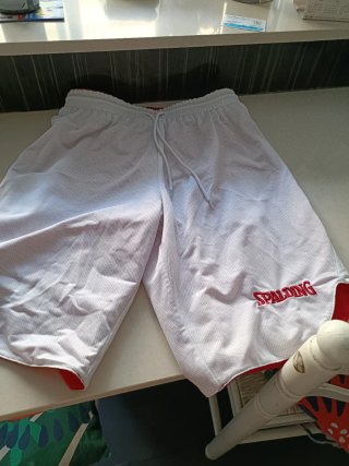 Pantalón corto deportivo Spalding rojo