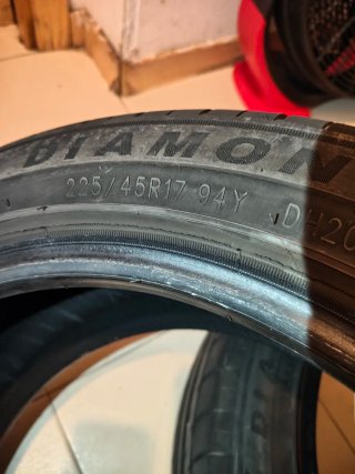 Neumáticos 225/45/17