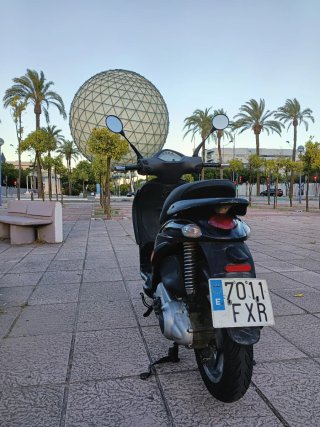 Moto Scooter Negra