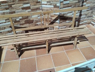 Banco de madera antiguo