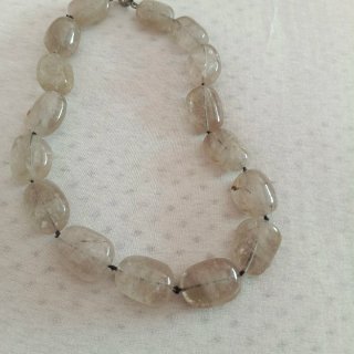 Collar de piedras naturales