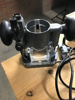 Fresadora eléctrica con accesorios