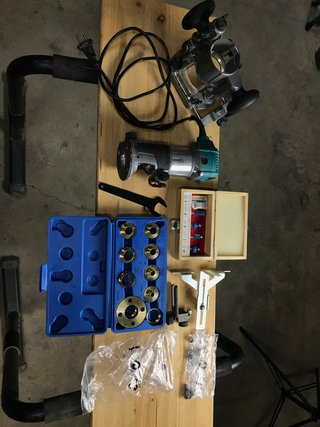 Fresadora eléctrica con accesorios