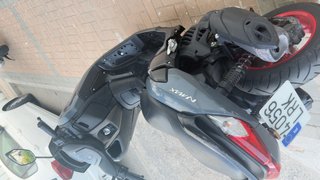 Yamaha NMAX Maxi Scooter Gris/Negro