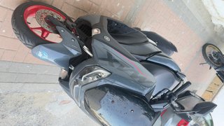 Yamaha NMAX Maxi Scooter Gris/Negro
