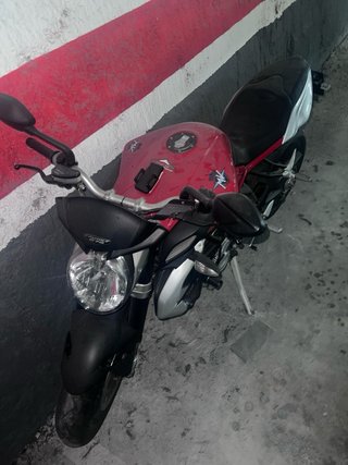 MV Agusta Brutale 675 Roja/Blanca