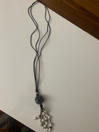 Collar largo cuero metal y perlas