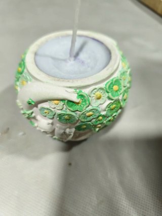 Vela aromática de cemento con flores