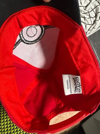 Gorra Pokémon Poké Ball Roja y Negra