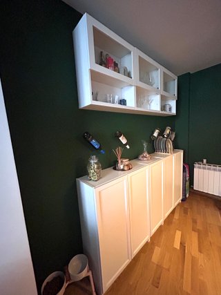 Vitrina IKEA BILLY+BESTÅ con puertas de cristal