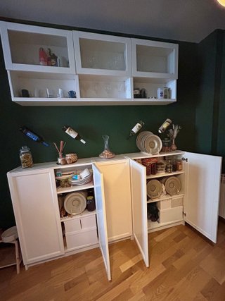 Vitrina IKEA BILLY+BESTÅ con puertas de cristal