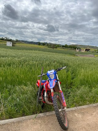 Moto Enduro/Motocross Azul y Roja