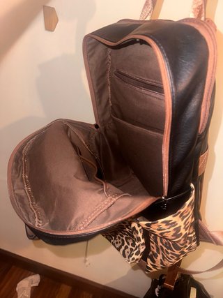 Mochila Shrrie Leopardo Negra Cuero