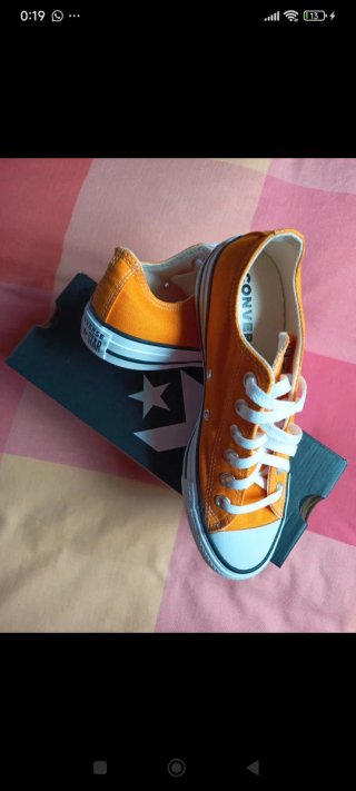 Converse mostaza o naranja Talla 38.